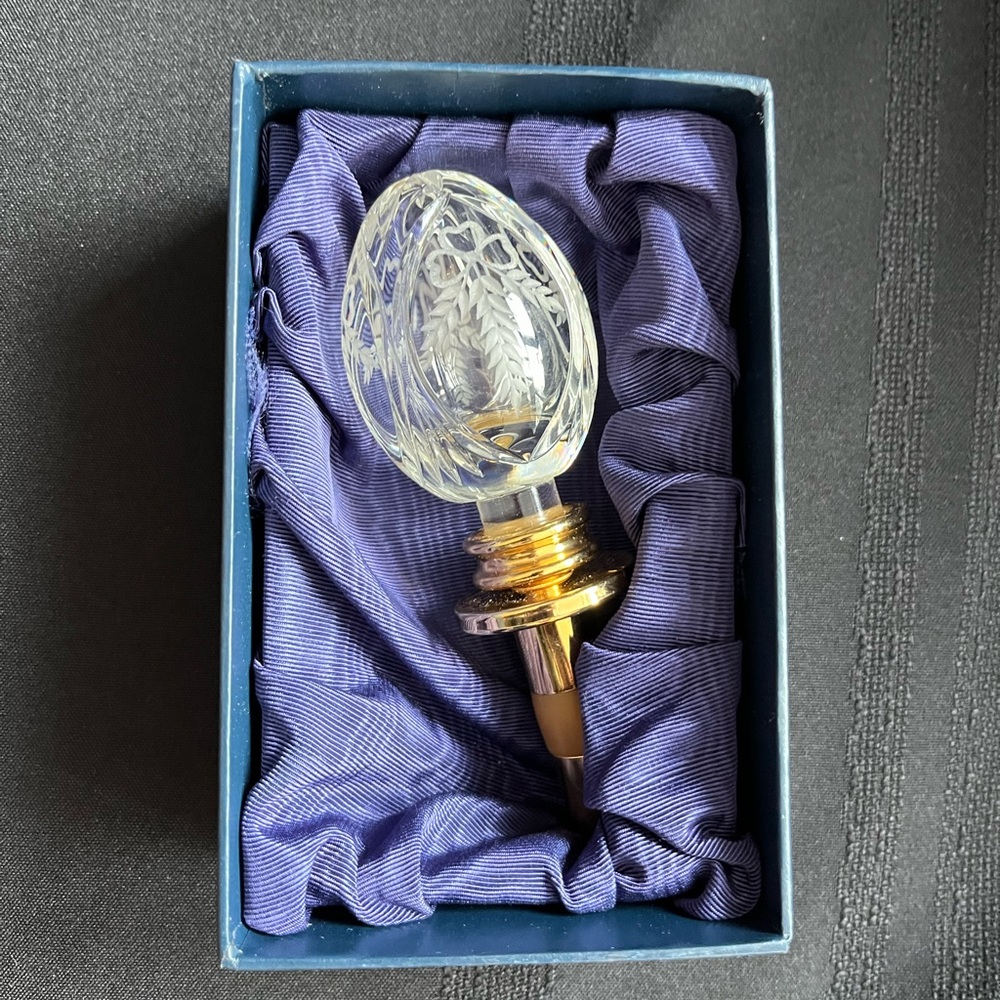 Crystal Wine Bottle Stopper with Gold Accents